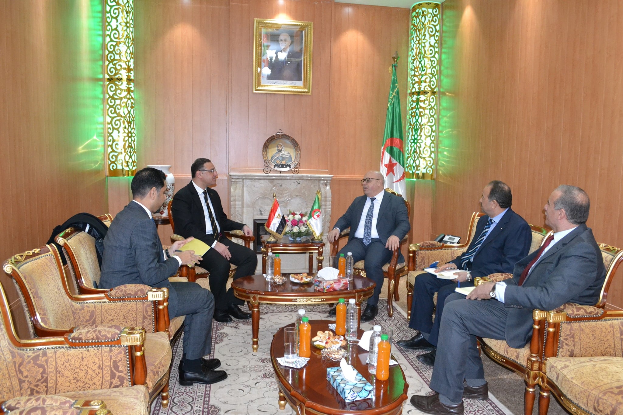 وزير المجاهدين يستقبل سفير جمهورية مصر العربية بالجزائر