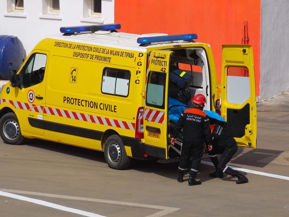 جريح في حادث مرور بين سيارة ودراجة نارية ببلدية واد العنب