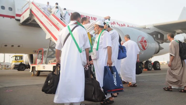 رئيس الجمهورية يخصص 2000 دفتر حج إضافي لفائدة كبار السن المسجلين عشر مرات فأكثر