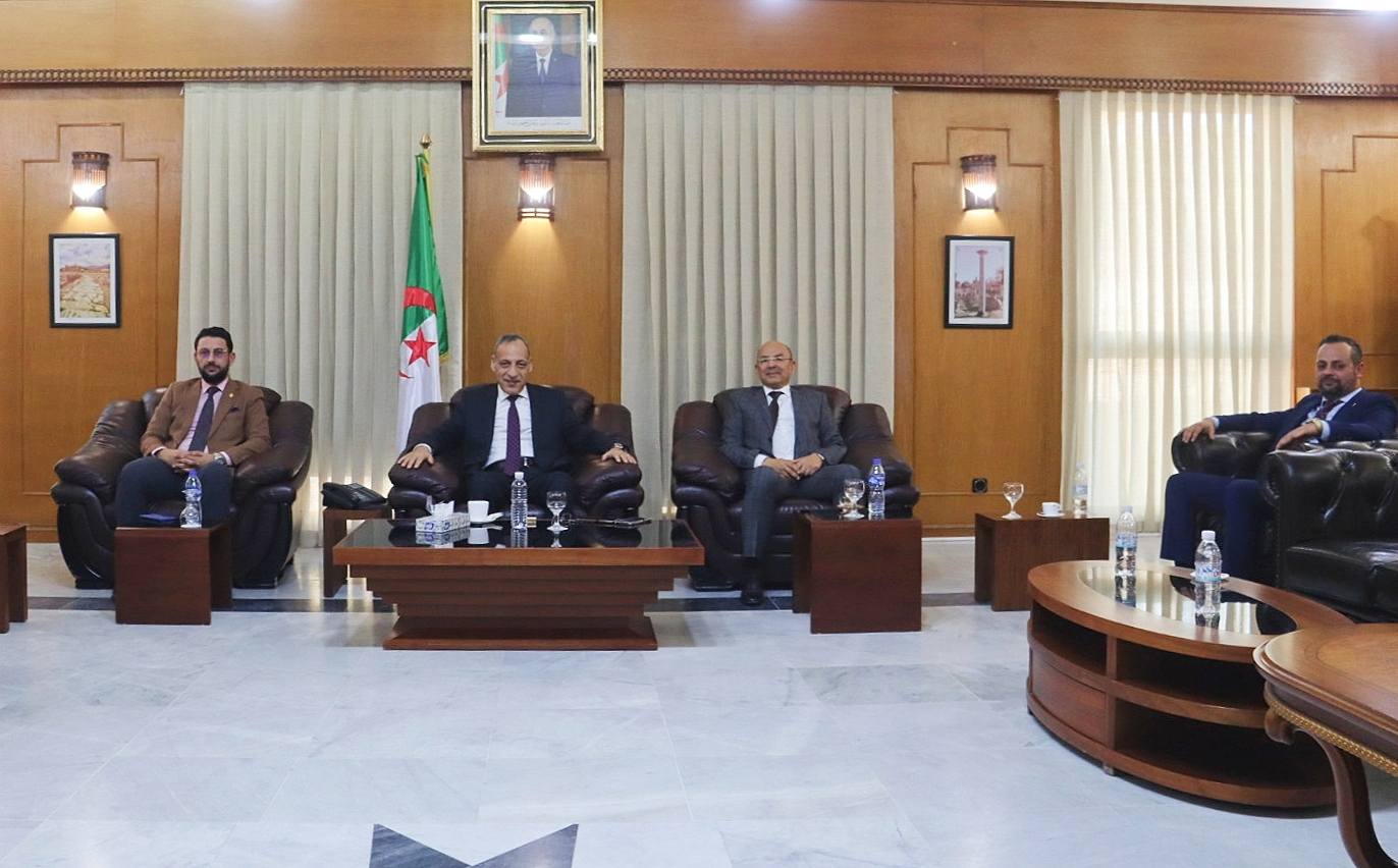 عنابة: لقاء تشاوري رفيع يجمع الوالي بنواب مجلس الأمة لبحث رهانات التنمية المحلية