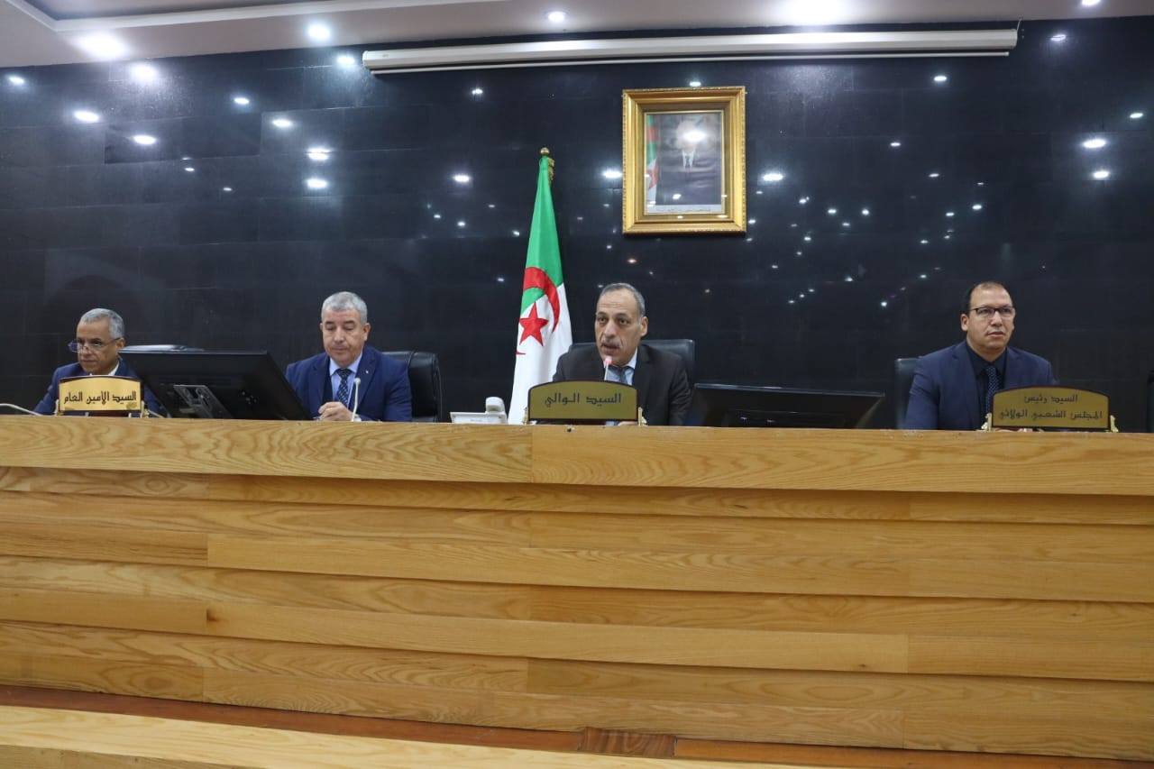 عنابة: المجلس التنفيذي يحدد أولويات التنمية المحلية ويركز على جودة الخدمة