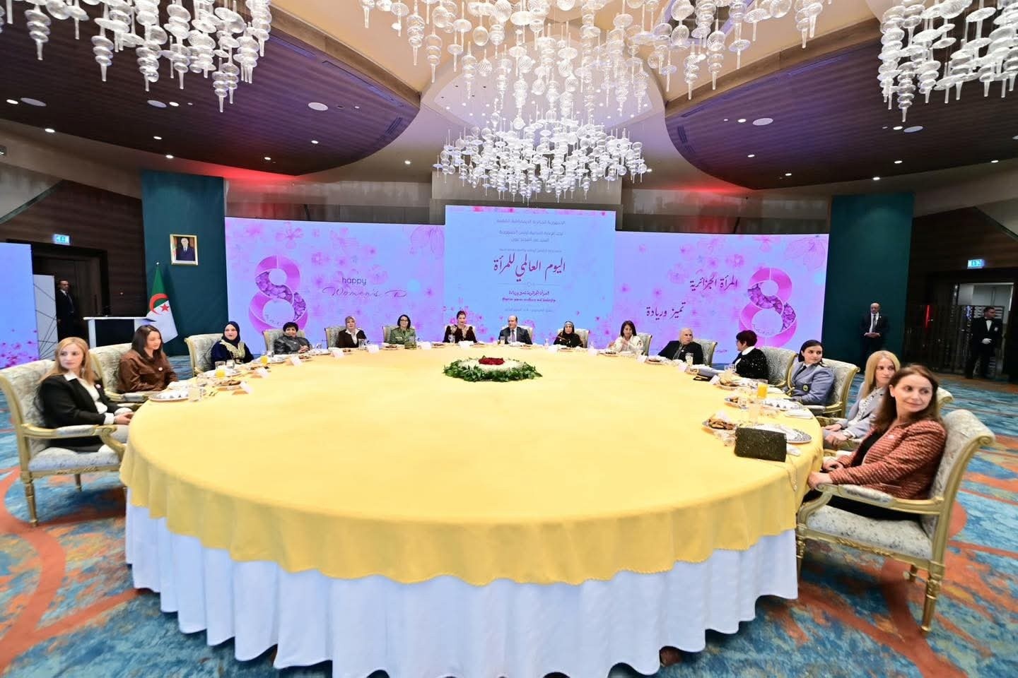 الوزير الأول يشرف على مراسم إحياء اليوم العالمي للمرأة