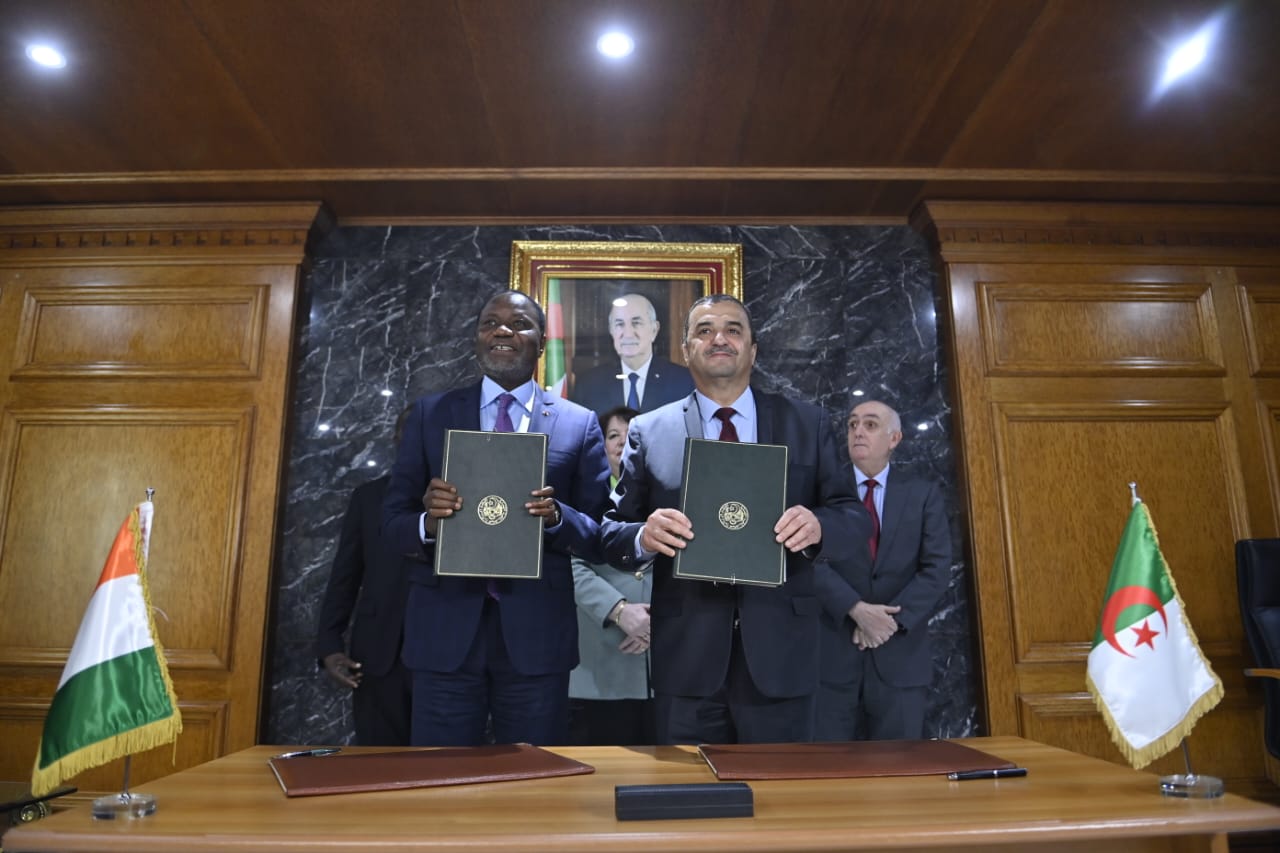 اتفاق جزائري–إيفواري لتعزيز التعاون في مجالي المحروقات والمناجم