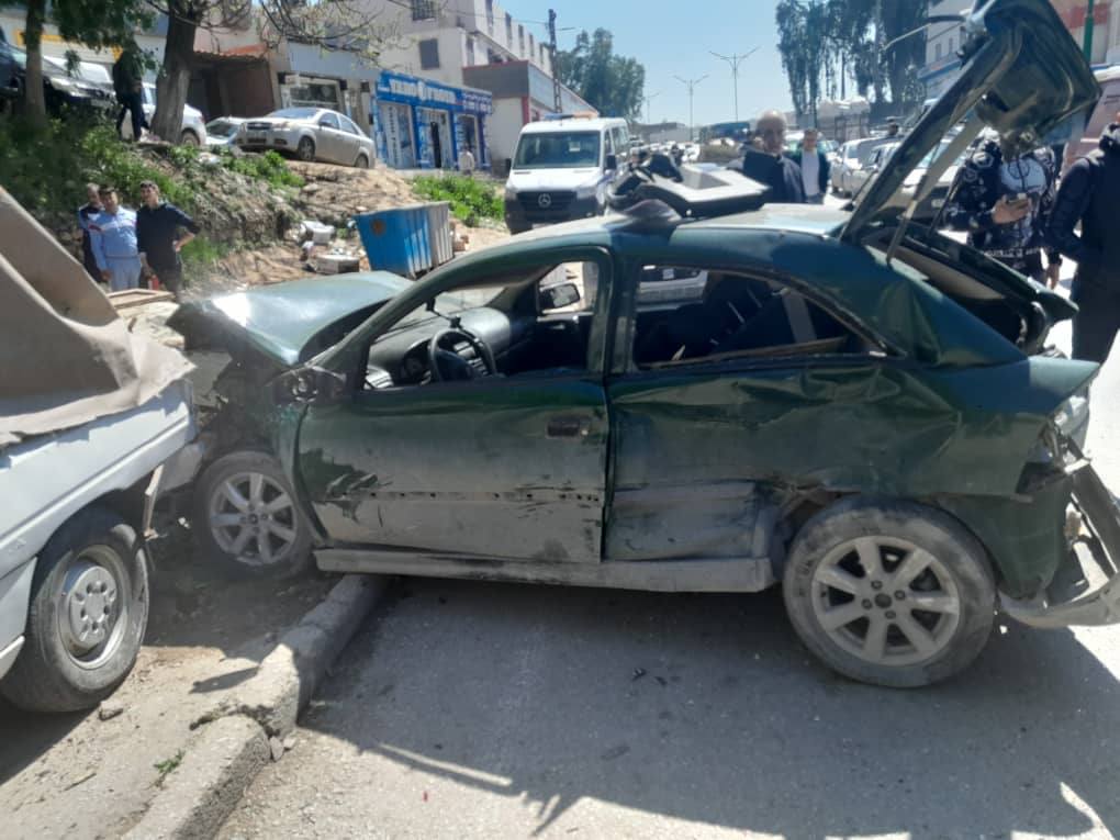 قسنطينة: ثمانية جرحى في حادث تصادم تسلسلي لشاحنة مع 8 سيارات