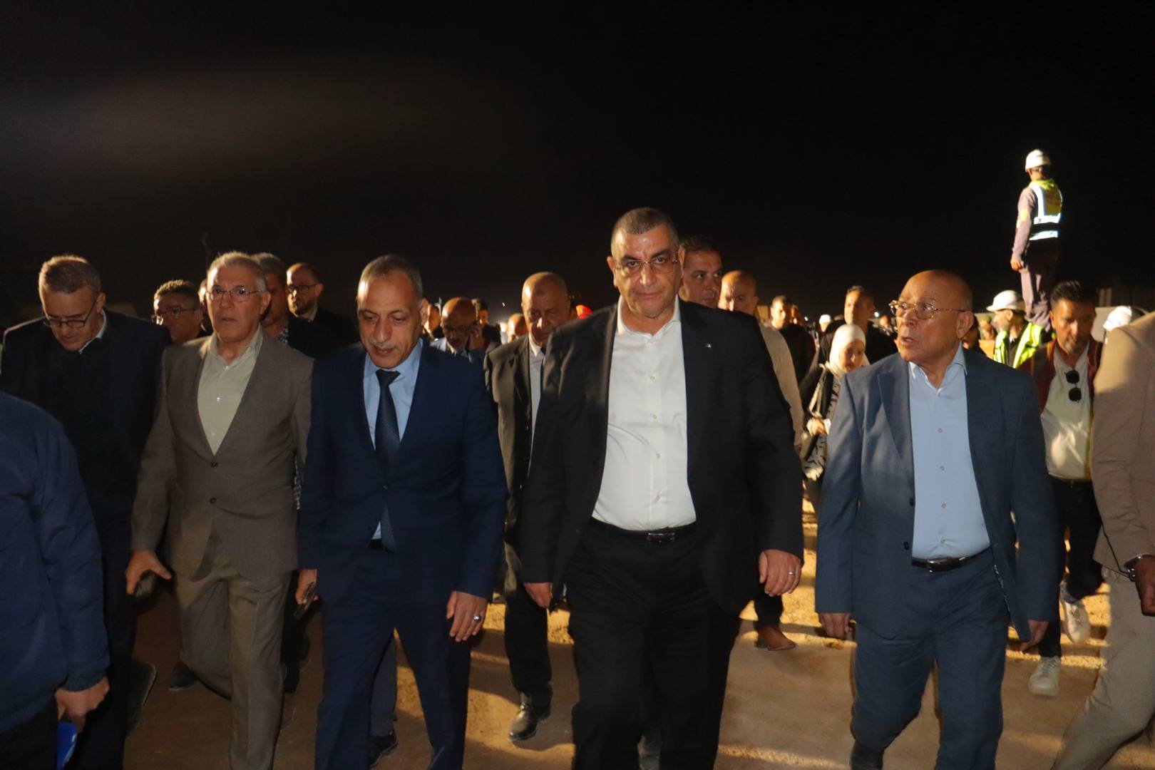 عنابة: جلاوي يعاين الأشغال الليلية بمشروع توسعة الميناء الفوسفاتي