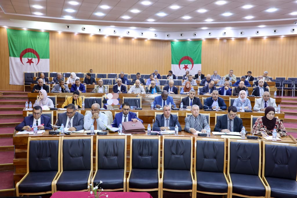 تبسة: تعليمات صارمة لتسريع إنجاز المشاريع وسحب العمليات المتأخرة