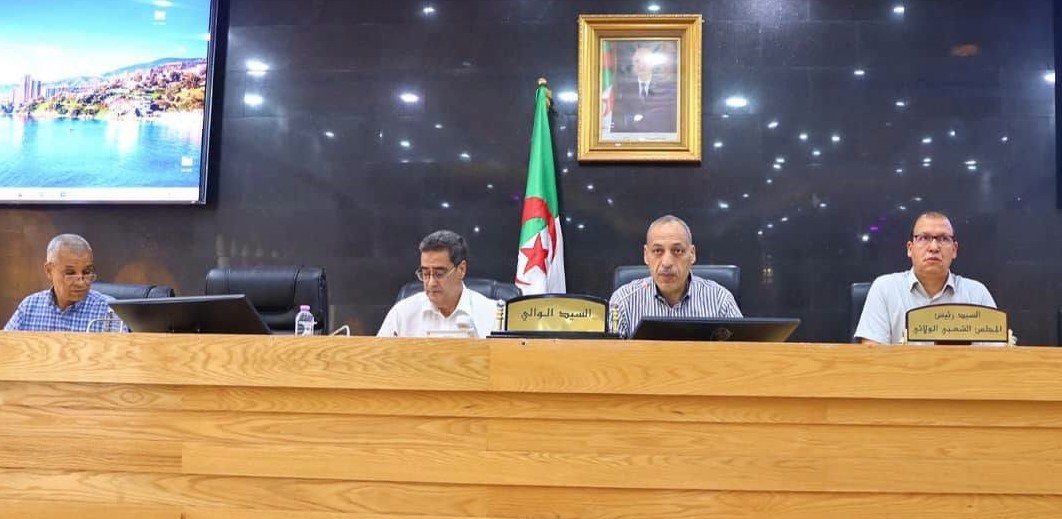 عنابة: الوالي يشدد على مجانية الشواطئ وضبط نشاط الوكالات السياحية