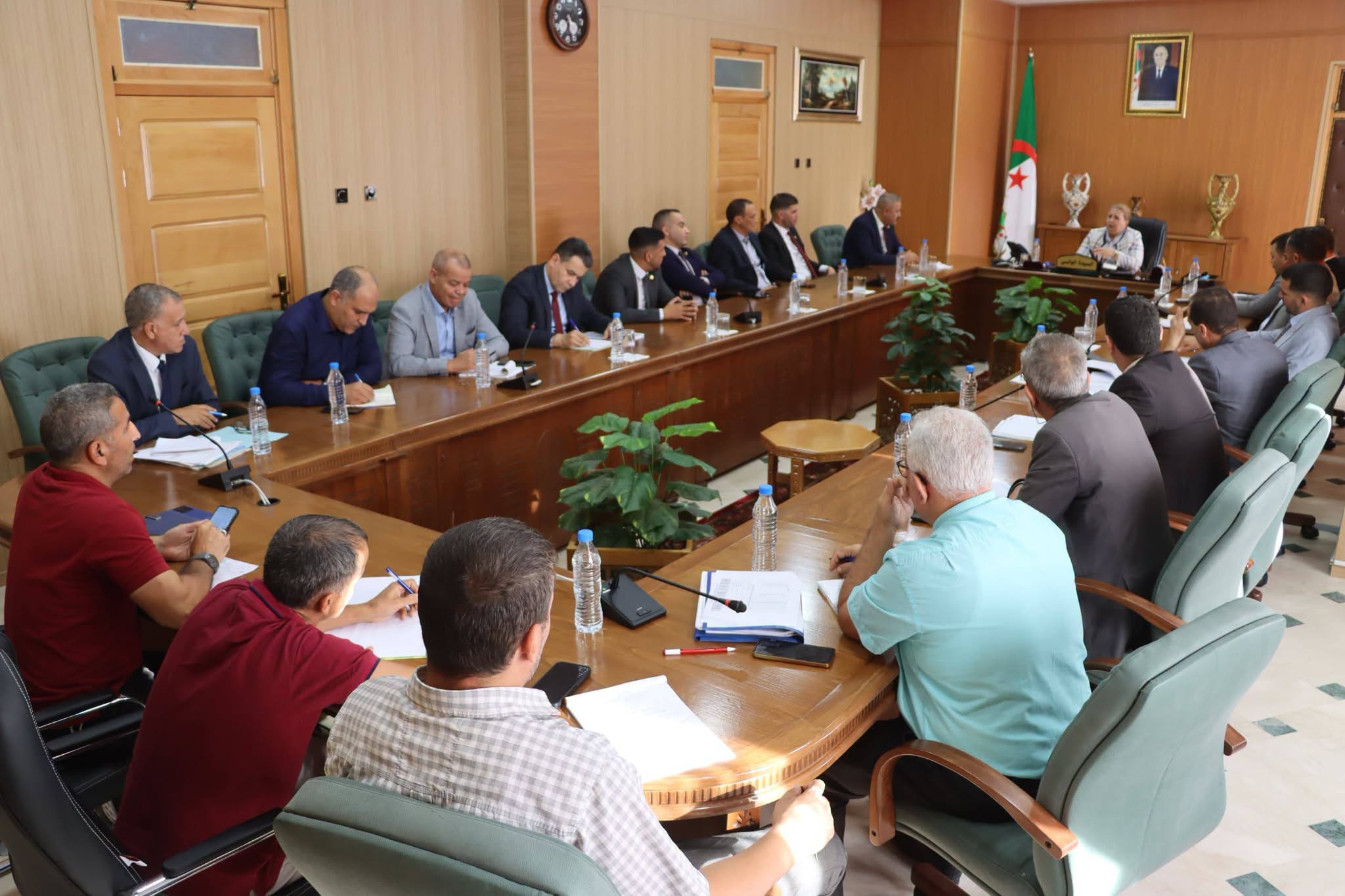 البويرة: تعليمات بالتكفل بانشغالات المواطنين ومتابعة الملفات ميدانيًا
